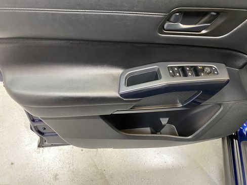 Used 2025 Nissan Pathfinder SV AWD/4WD image 21