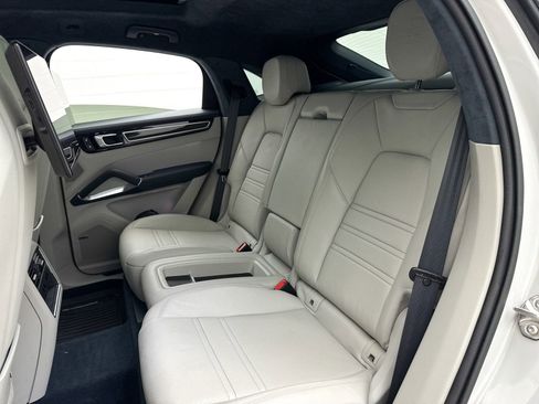 Used 2022 Porsche Cayenne Turbo image 41