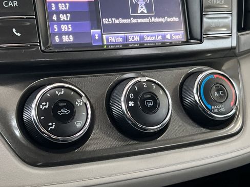 Used 2015 Toyota RAV4 LE image 21