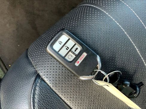 Used 2018 Honda Accord Touring image 14