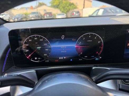 Used 2025 Mercedes-Benz GLB 250 4MATIC image 39