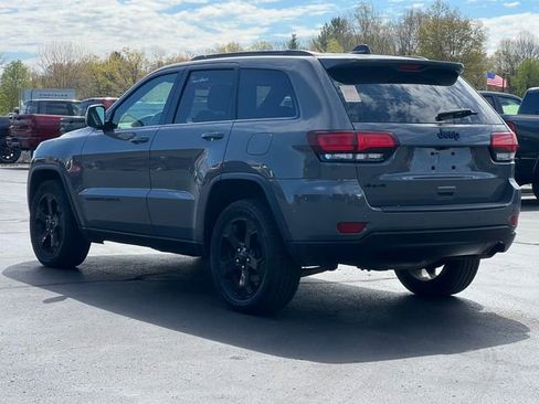Used 2020 Jeep Grand Cherokee Laredo AWD/4WD image 9
