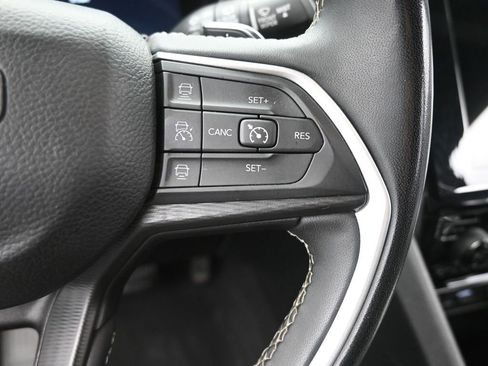 Used 2024 Jeep Grand Cherokee Laredo image 31