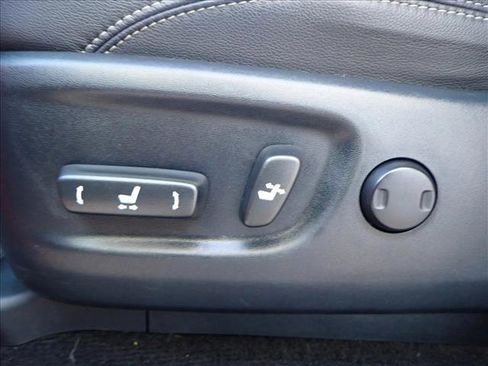 Used 2017 Toyota 4Runner SR5 Premium image 12