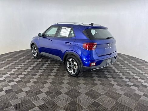Used 2022 Hyundai Venue Limited FWD image 7