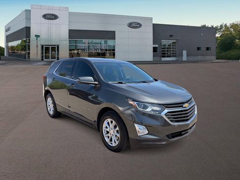 Used 2018 Chevrolet Equinox LT FWD image 2
