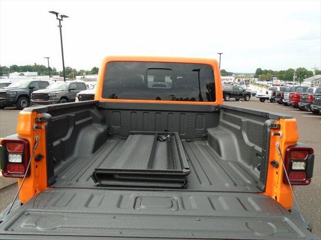 Certified 2025 Jeep Gladiator Mojave w/ Safety Group AWD/4WD image 19