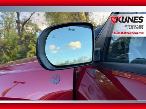 Used 2025 Jeep Compass Trailhawk image 29