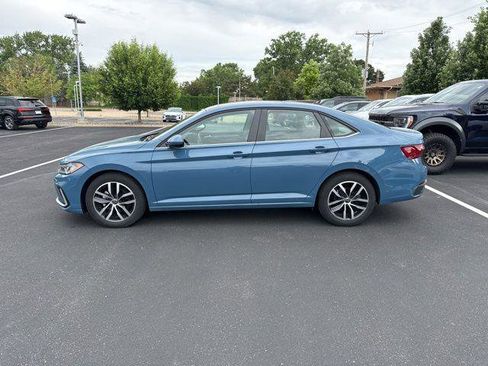 Used 2025 Volkswagen Jetta SE w/ Sunroof Package FWD image 3