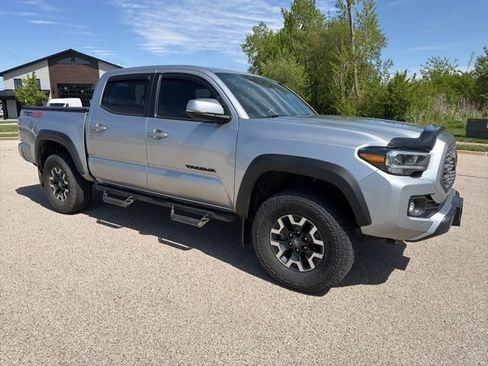 Used 2022 Toyota Tacoma TRD Off-Road AWD/4WD image 4