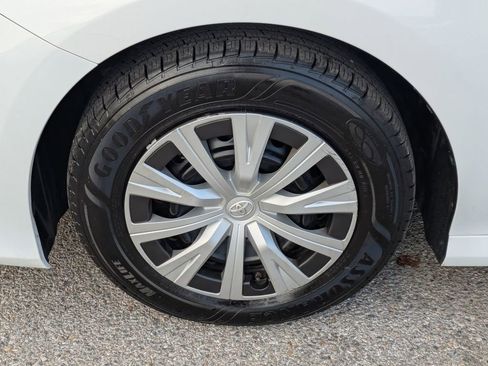 Used 2022 Toyota Camry LE image 11