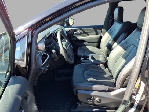 New 2026 Chrysler Pacifica Select image 15