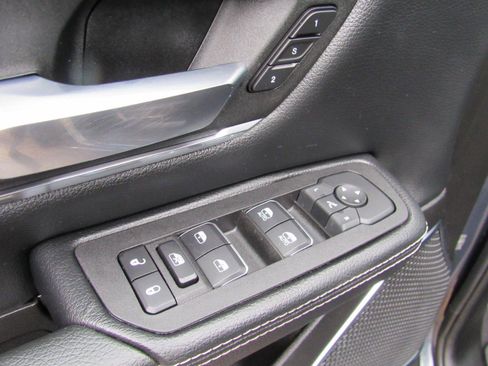 Used 2025 RAM 1500 Laramie AWD/4WD image 18