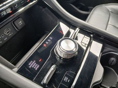 Used 2022 Jeep Grand Cherokee Overland AWD/4WD image 28