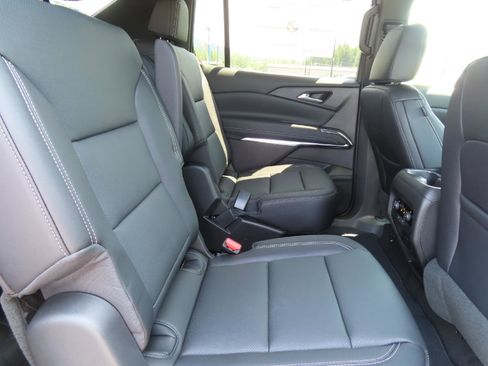 New 2025 Chevrolet Traverse LT w/ LPO, Illumination Package image 42