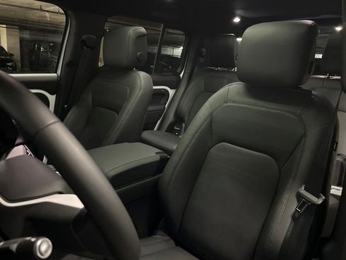 New 2025 Land Rover Defender 130 X-Dynamic SE AWD/4WD image 19