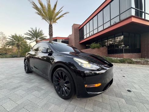 Used 2024 Tesla Model Y Performance AWD/4WD image 4