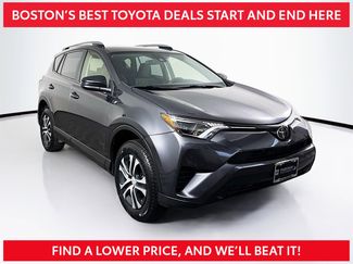 Used 2018 Toyota RAV4 LE image 1