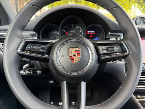 Certified 2025 Porsche Macan AWD/4WD image 25