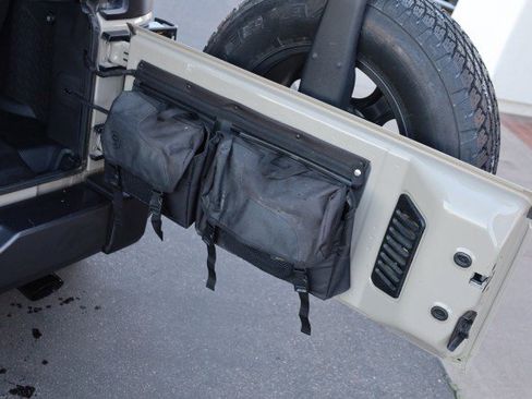 Used 2017 Jeep Wrangler Freedom Edition image 36