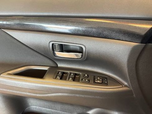 Used 2020 Mitsubishi Outlander ES FWD image 19
