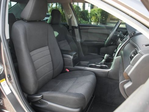 Used 2017 Toyota Camry LE image 33