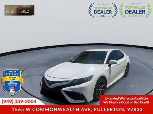 Used 2019 Toyota Camry SE w/ Convenience Package FWD image 3
