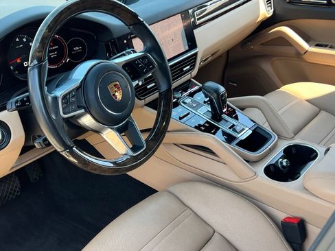 Certified 2023 Porsche Cayenne Platinum Edition AWD/4WD image 4