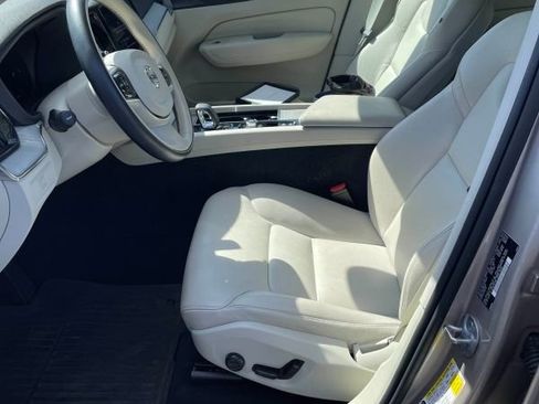 Used 2024 Volvo XC60 B5 Plus w/ Protection Package Premier AWD/4WD image 4