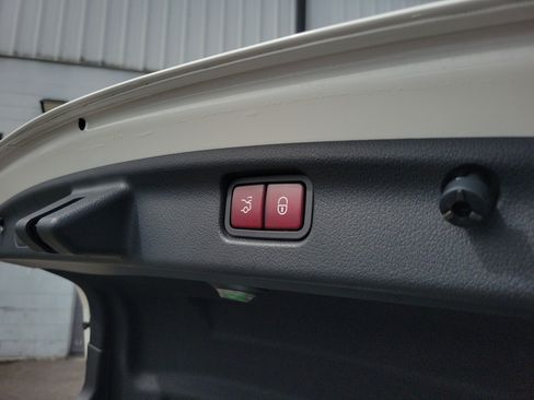 Certified 2023 Mercedes-Benz C 300 Sedan image 9