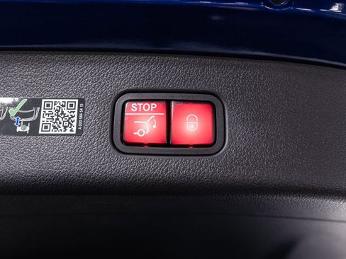 Used 2025 Mercedes-Benz GLC 350e 4MATIC w/ Driver Assistance Package image 32