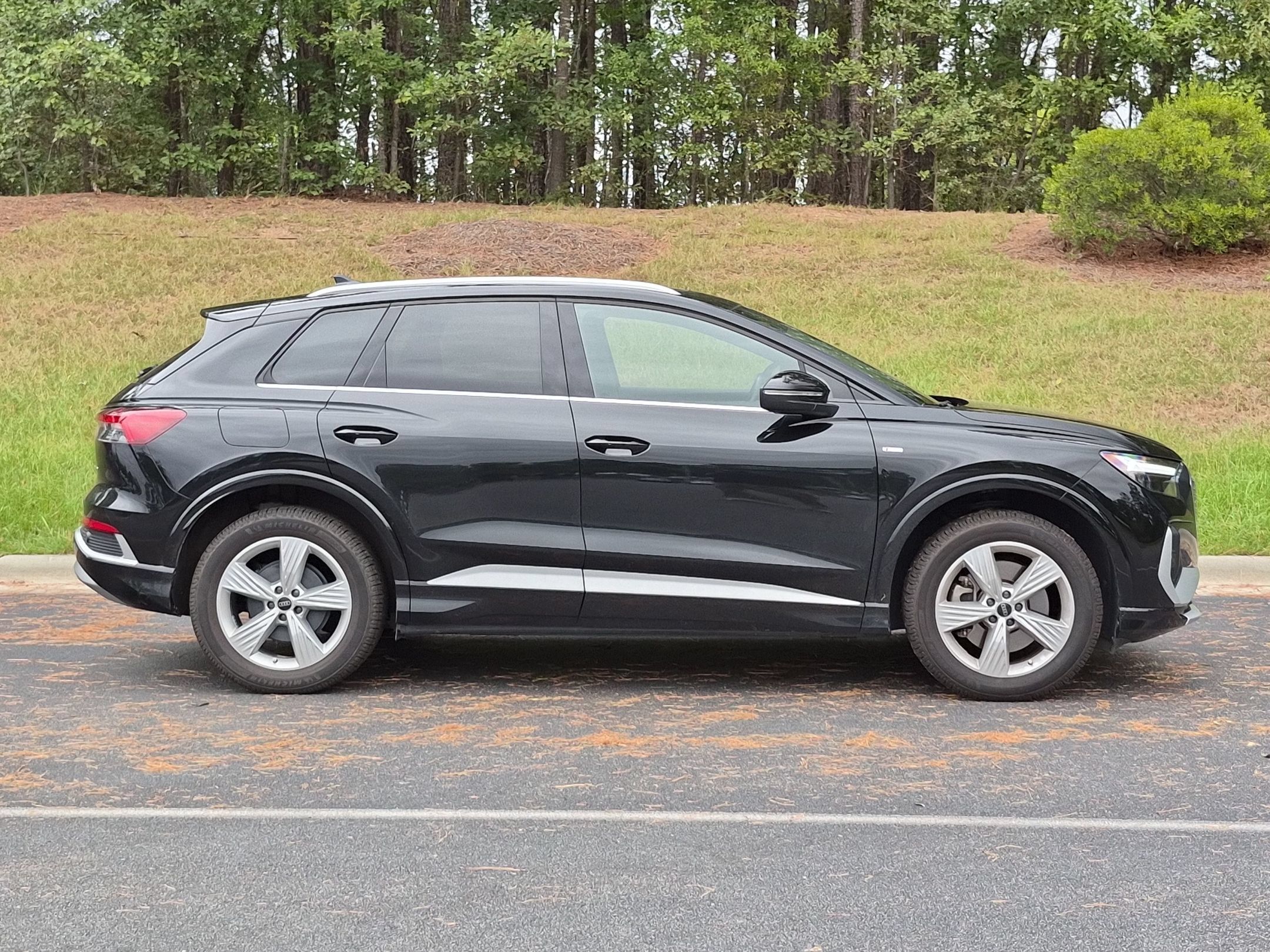 Used 2024 Audi Q4 e-tron Premium AWD/4WD image 22