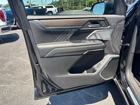 Used 2024 GMC Acadia Denali w/ Super Cruise Package FWD image 11