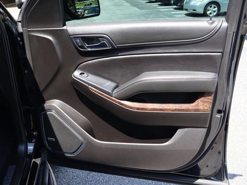 Used 2020 Chevrolet Suburban LT AWD/4WD image 17
