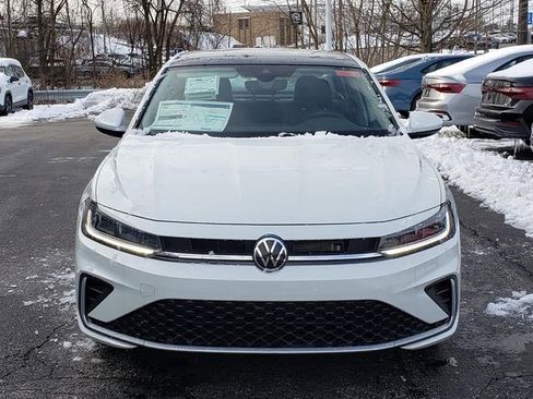 New 2026 Volkswagen Jetta SE image 2