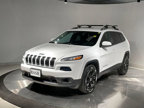 Used 2017 Jeep Cherokee Latitude w/ Cold Weather Group AWD/4WD image 8