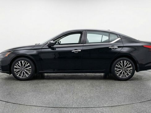 Used 2025 Nissan Altima 2.5 SV image 5