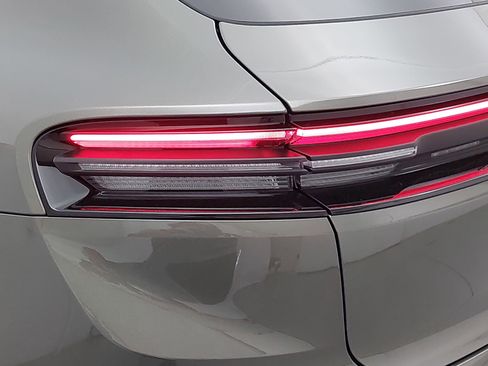 New 2026 Porsche Macan 4 Electric image 36