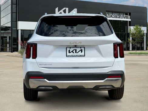Certified 2025 Kia Sorento S w/ Panoramic Sunroof Package FWD image 8