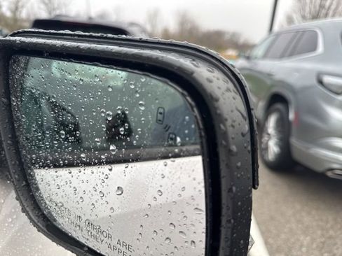 Used 2019 Ford Explorer XLT w/ Equipment Group 202A image 12