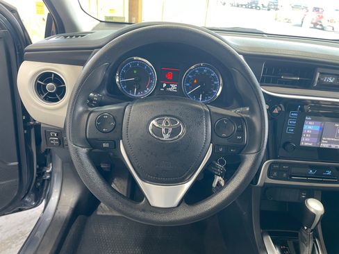 Used 2017 Toyota Corolla LE image 9