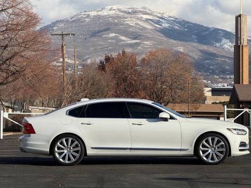 Used 2018 Volvo S90 T8 Inscription w/ Convenience Package image 4
