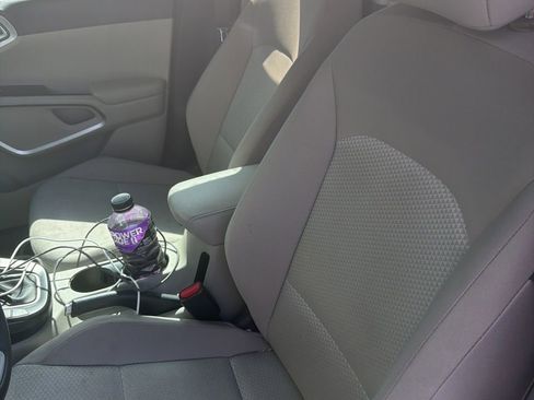 Used 2023 Kia Soul LX FWD image 3