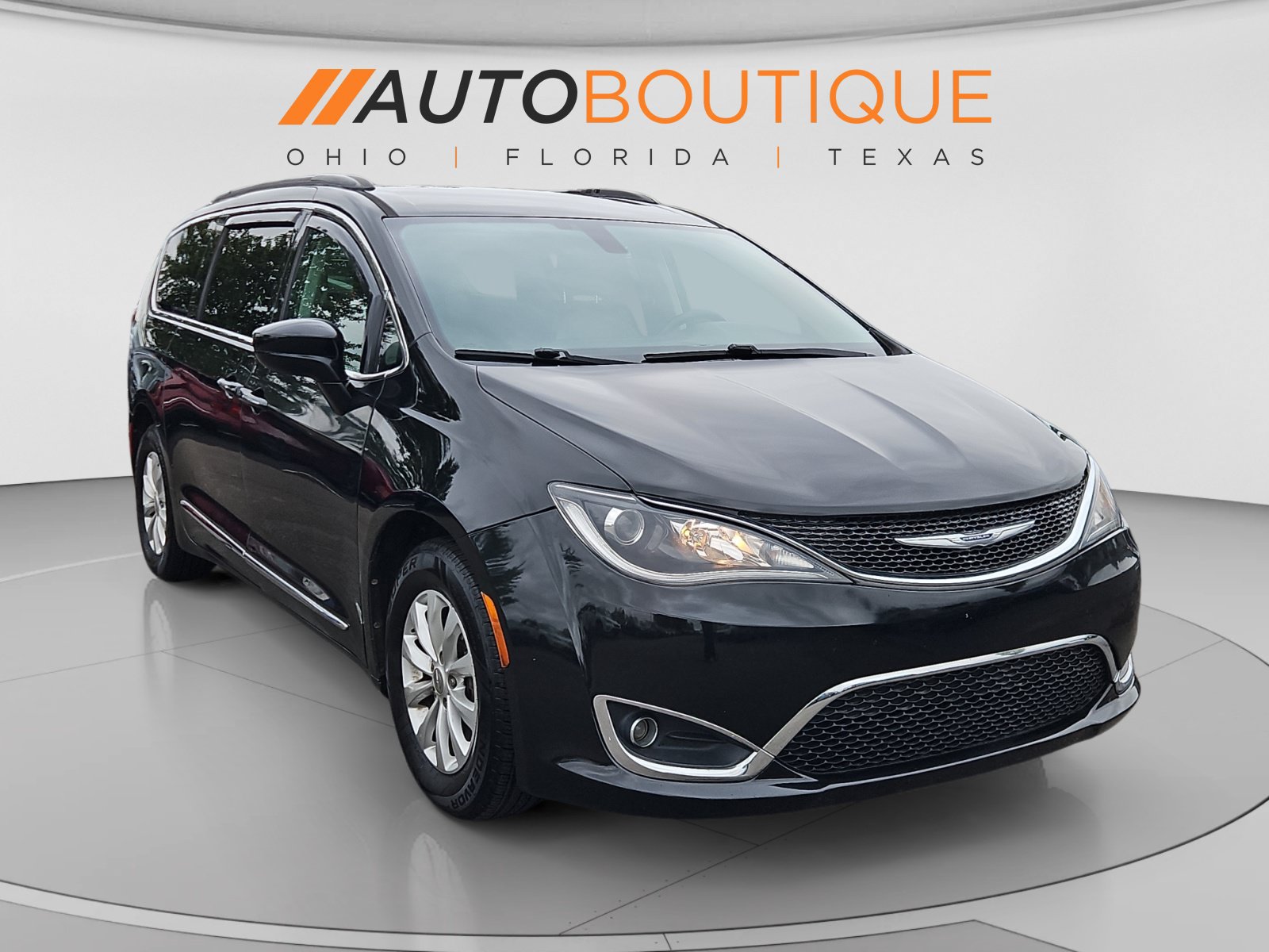 Used 2017 Chrysler Pacifica Touring-L FWD image 7