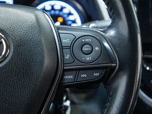 Used 2022 Toyota Camry SE image 19