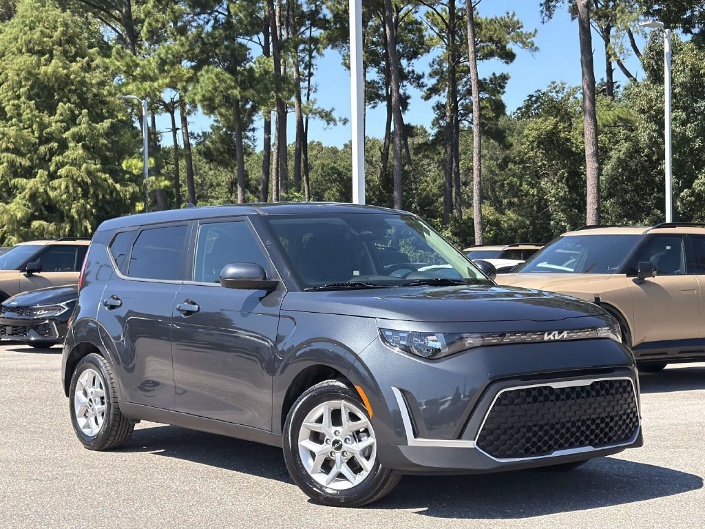 Used 2025 Kia Soul LX w/ LX Technology Package FWD image 26