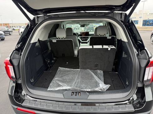 Used 2025 Ford Explorer Platinum w/ LUX Leather Package AWD/4WD image 13
