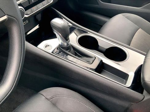 Used 2024 Nissan Altima 2.5 SV image 16