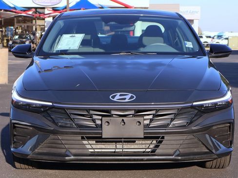 Used 2025 Hyundai Elantra Sport w/ Cargo Package FWD image 8