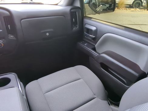 Used 2018 Chevrolet Silverado 1500 Custom w/ Custom Value Package image 15